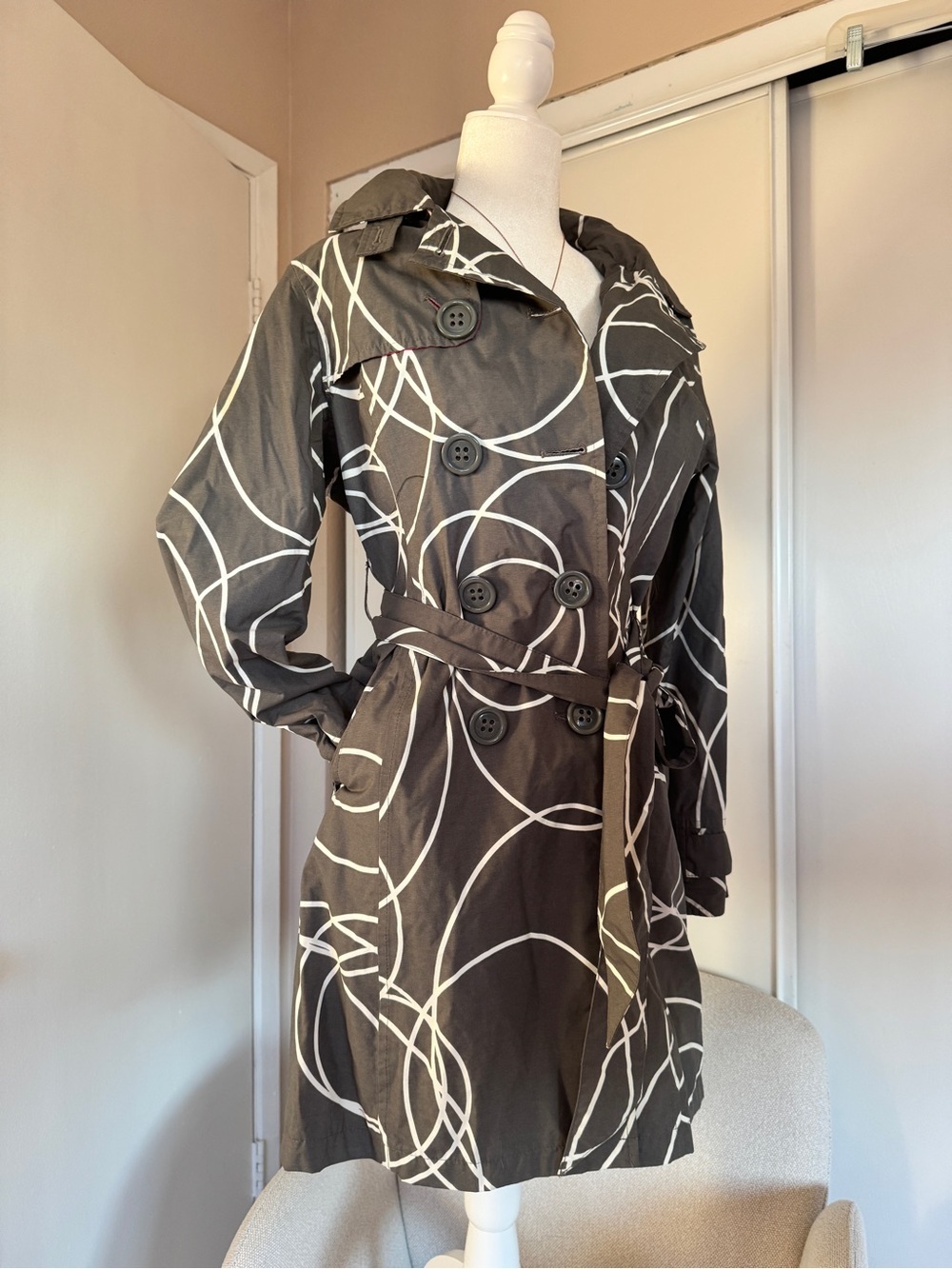 Women's Black Trench Coat with Cream Swirl Print and Belt